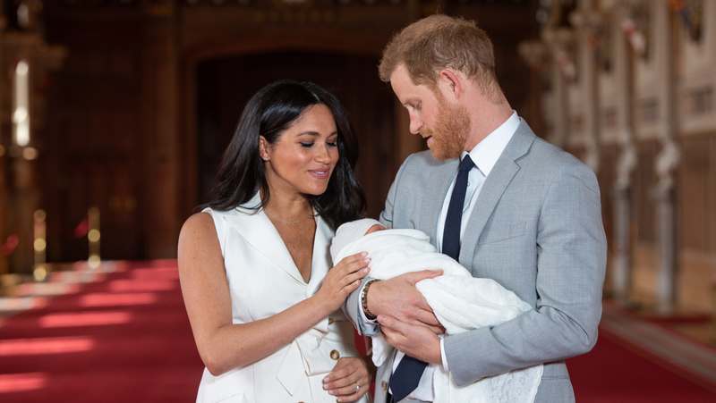 Prince Harry, Duke of Sussex and Meghan, Duchess of Sussex, pose with their newborn son Archie Harrison Mountbatten-Windsor during a photocall in St Georgeâs Hall at Windsor Castle on May 8, 2019 in Windsor, England. The Duchess of Sussex gave birth at 05:26 on Monday, May 6, 2019.